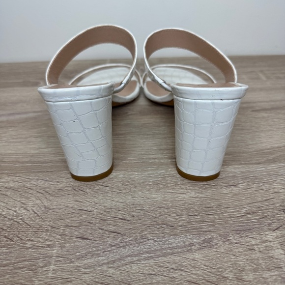 Stuart Weitzman Cream Croc-Embossed Block Heels Sandals Size 8 - Picture 6 of 9
